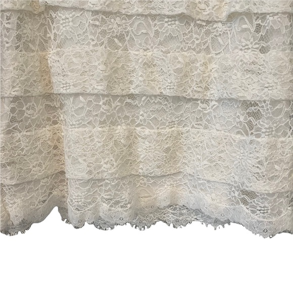 Ann Taylor Off White Tiered Lace Sleeveless Top - Picture 6 of 12